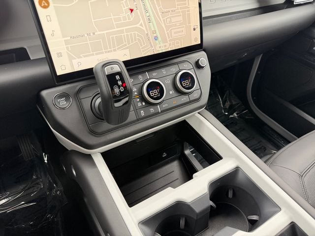 New 2026 Fuji White Land Rover X-Dynamic SE image 24
