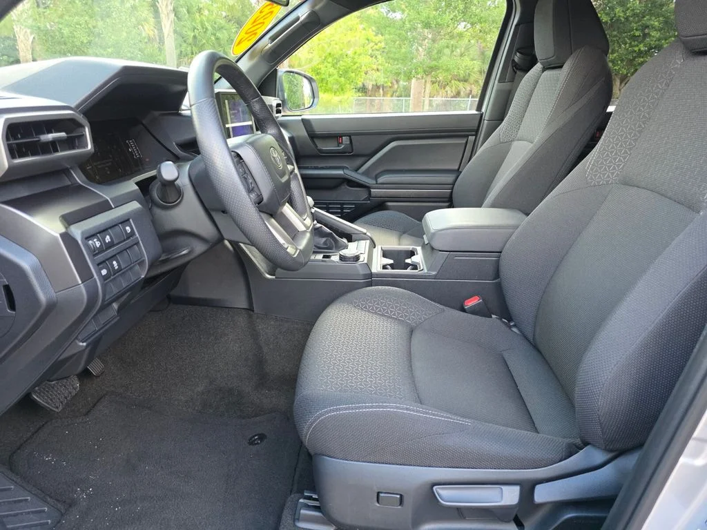 Used 2025  Toyota SR5 image 25