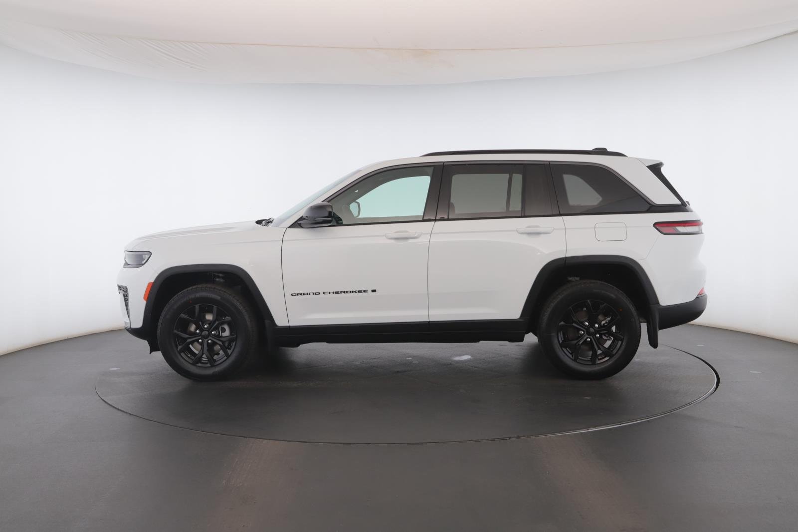 New 2026 Bright White Clear-Coat Exterior Paint Jeep Laredo Altitude 4x4 image 20