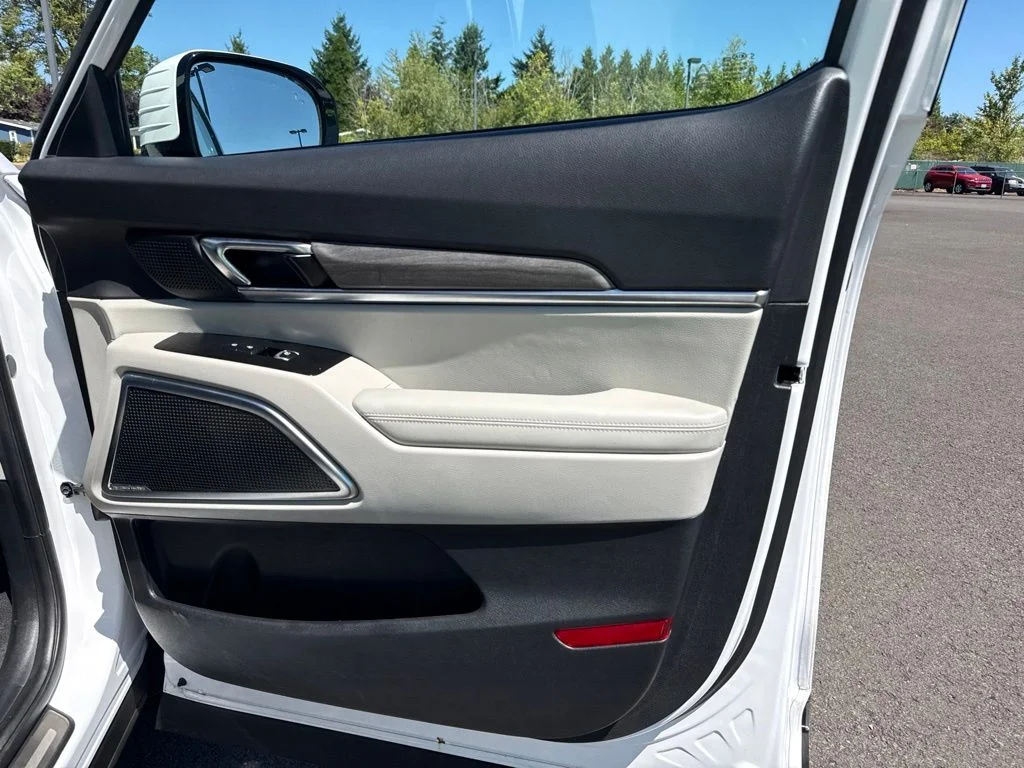 Used 2022 Glacial White Pearl Kia SX image 27