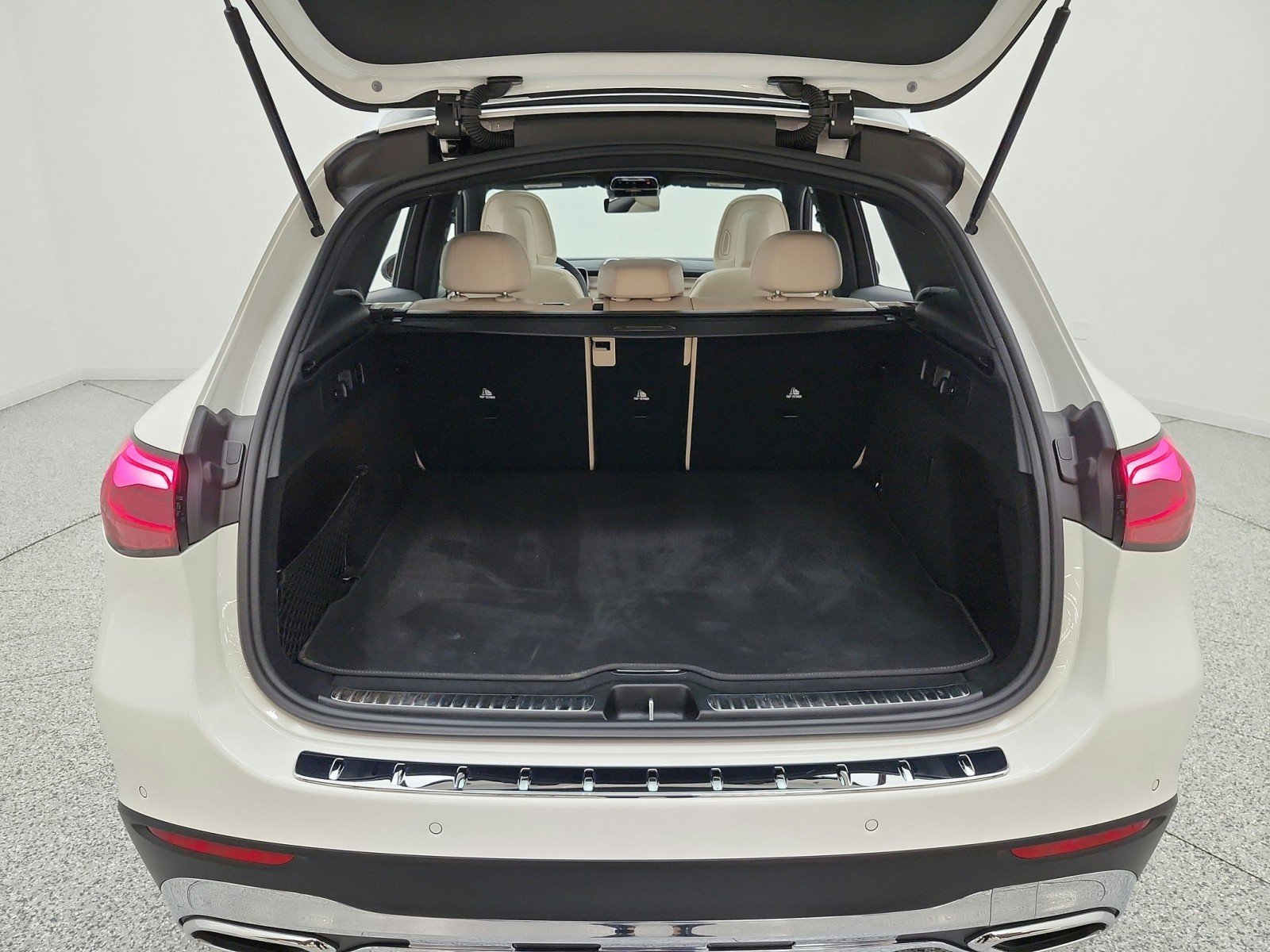 Certified Used 2024 Polar White Mercedes-Benz GLC 300 4MATIC® SUV image 19