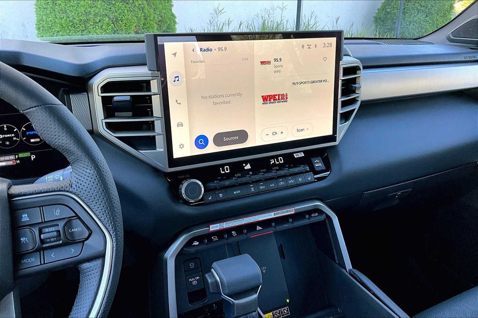 2025 Toyota Tundra Limited - Photo 6