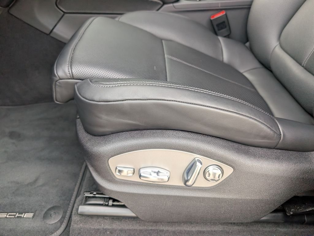 Used 2025 Black Porsche  image 27