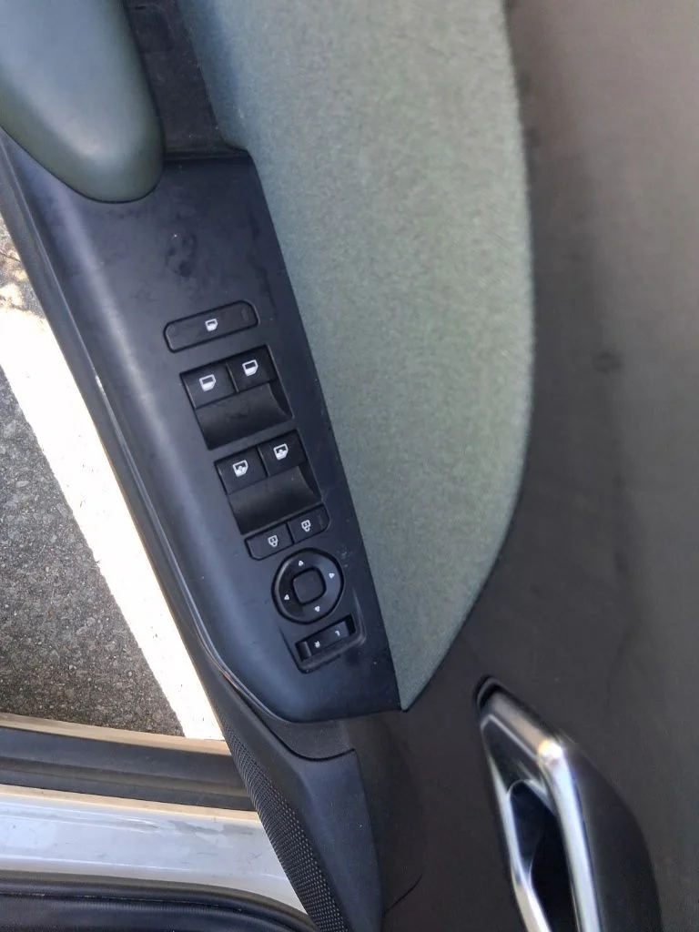 Used 2025 White Kia EX image 9
