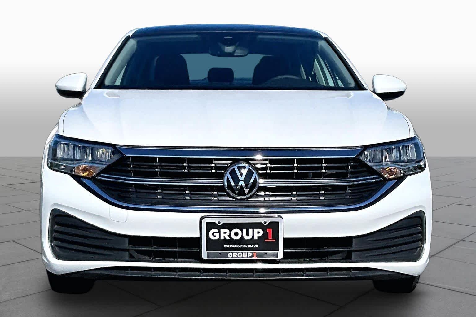 Pre-Owned 2023 Volkswagen Jetta SE