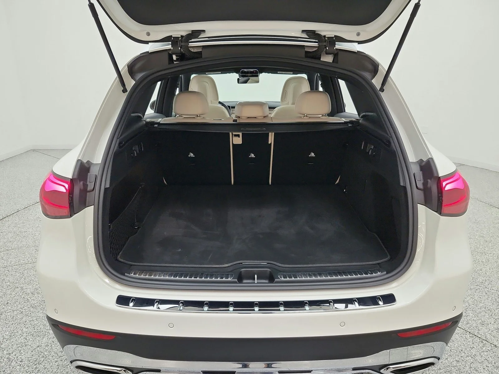 Certified Used 2024 Polar White Mercedes-Benz GLC 300 4MATIC® SUV image 19