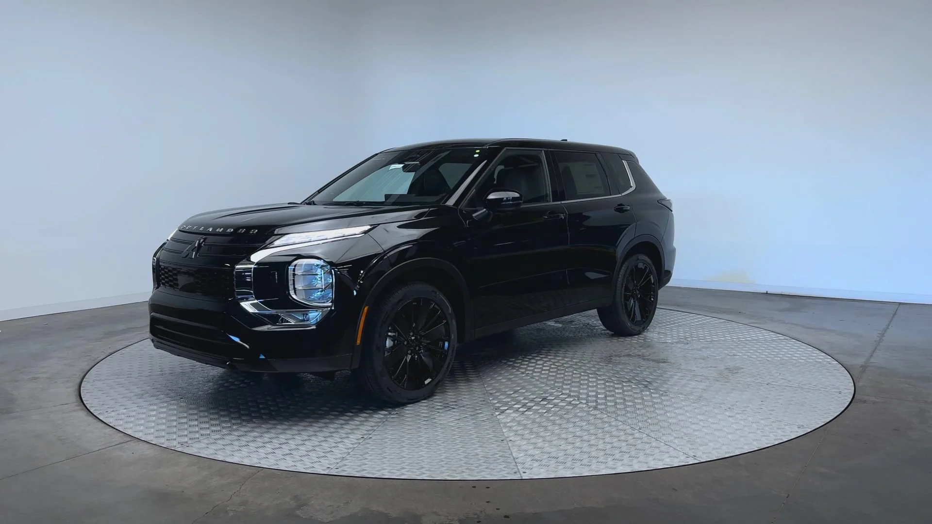 New 2026 Black Diamond Mitsubishi LE image 4
