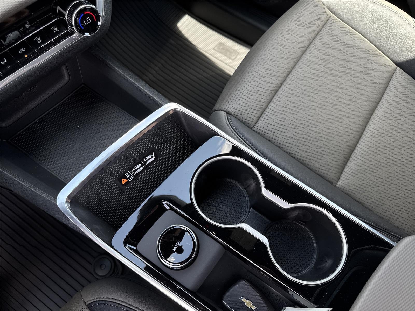 New 2026 Mosaic Black Metallic Chevrolet LT image 28