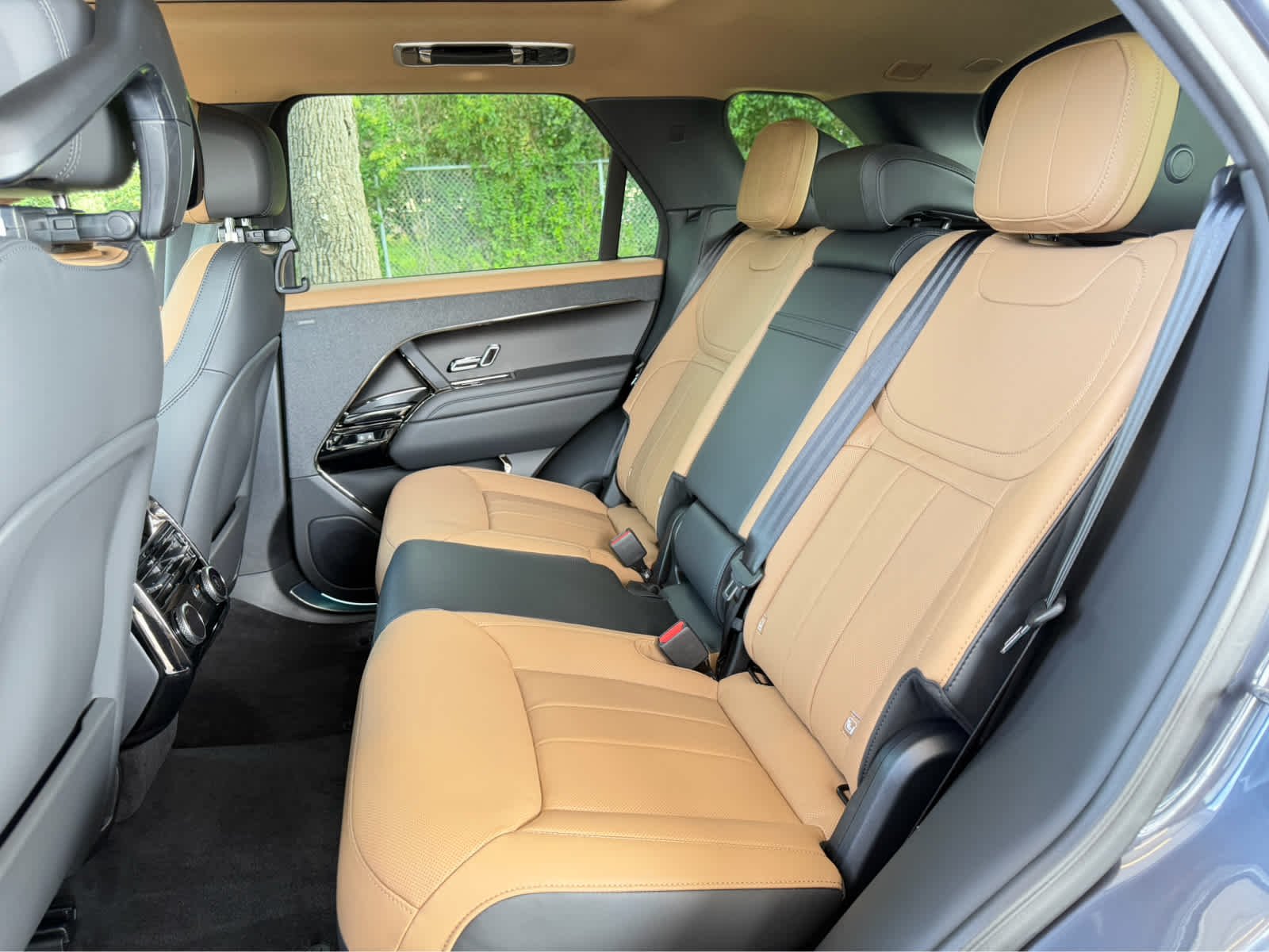 New 2026 Varesine Blue Land Rover Dynamic SE image 11