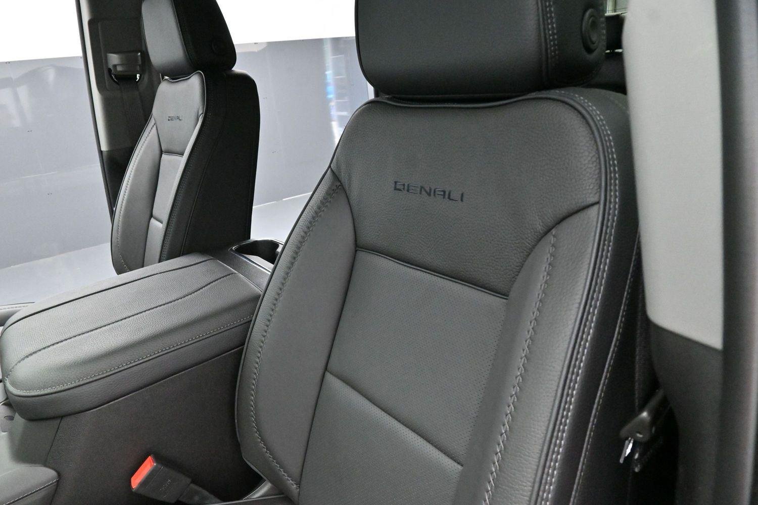 Used 2025 Onyx Black GMC Denali image 15