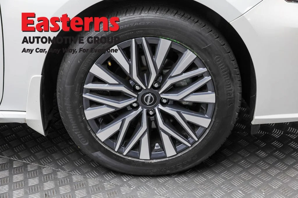 Used 2024 White Nissan 2.5 SV image 31