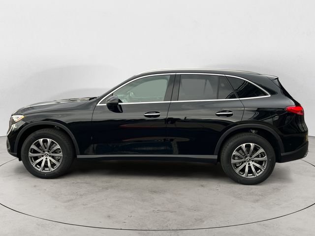 Used 2026  Mercedes-Benz GLC 300 image 2