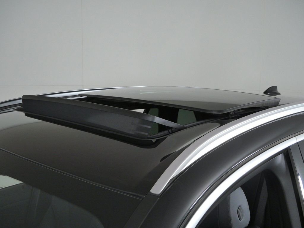 Used 2022 Black Sapphire Metallic BMW xDrive40i image 18