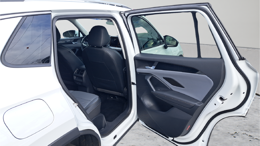 Used 2026 White Volkswagen SE image 13