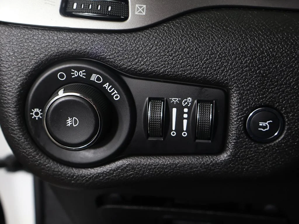 Used 2019 White Jeep Limited image 41