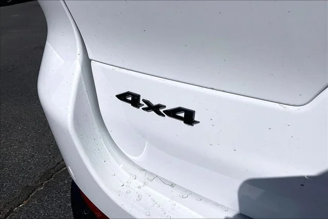 New 2026 Bright White Clear-Coat Exterior Paint Jeep Laredo image 26