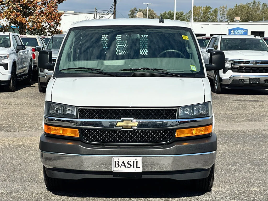 Used 2025 Summit White Chevrolet WT image 9