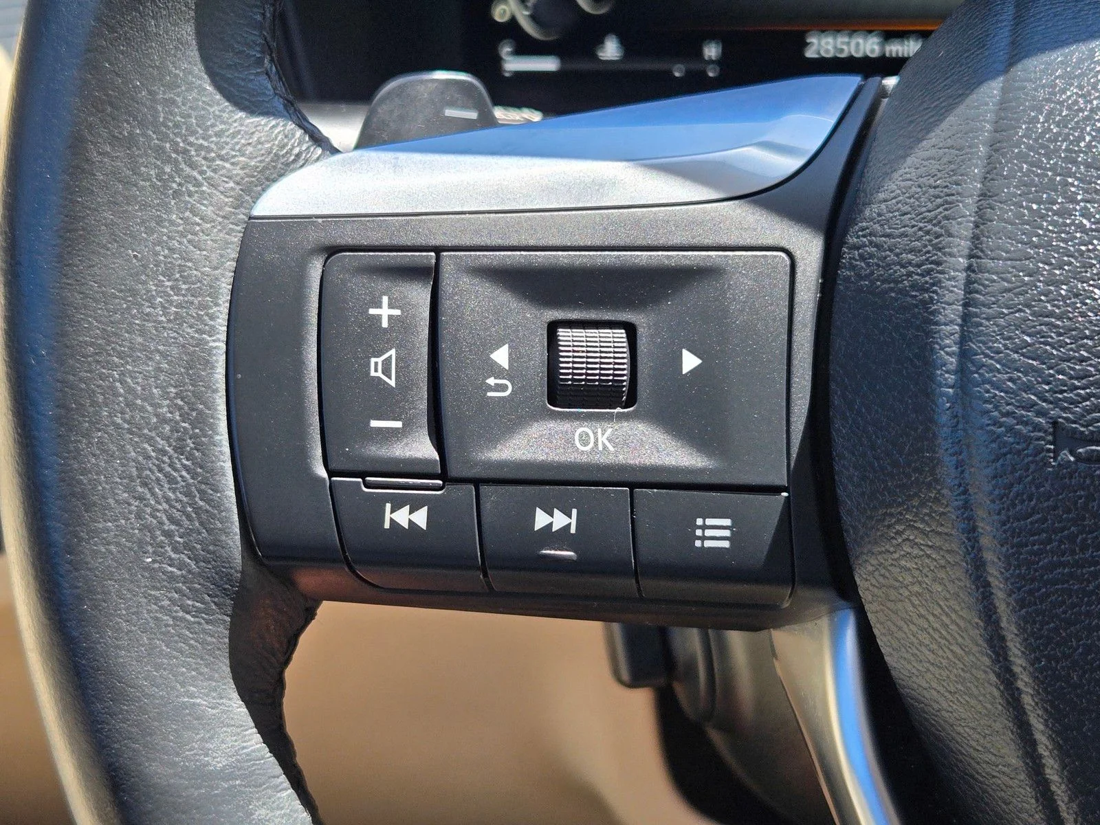 Used 2023 Grand Blue INFINITI LUXE image 32
