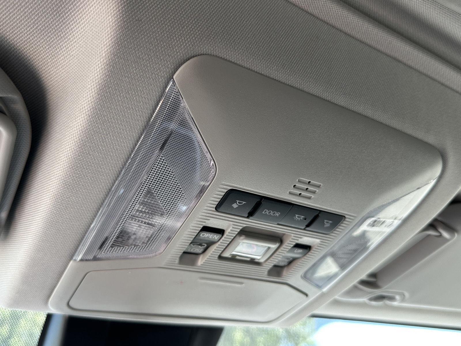 2025 Toyota RAV4 XLE - Photo 36