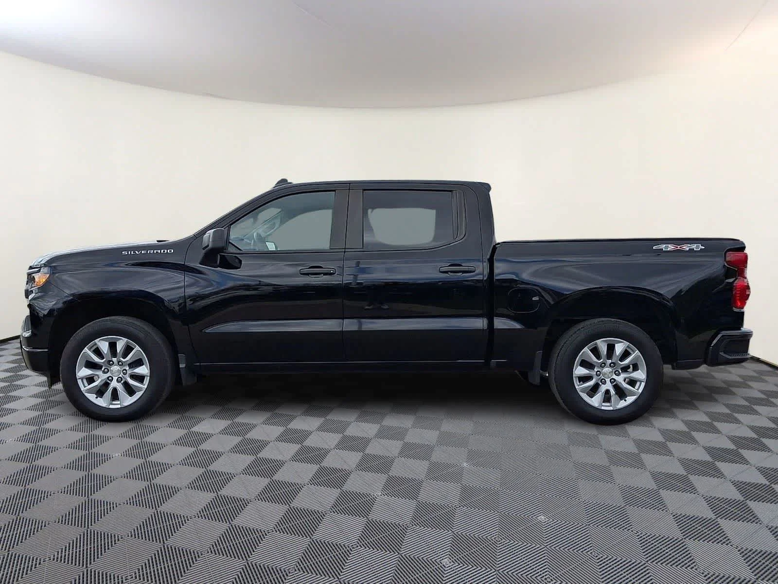 Used 2023 Black Chevrolet Custom image 8