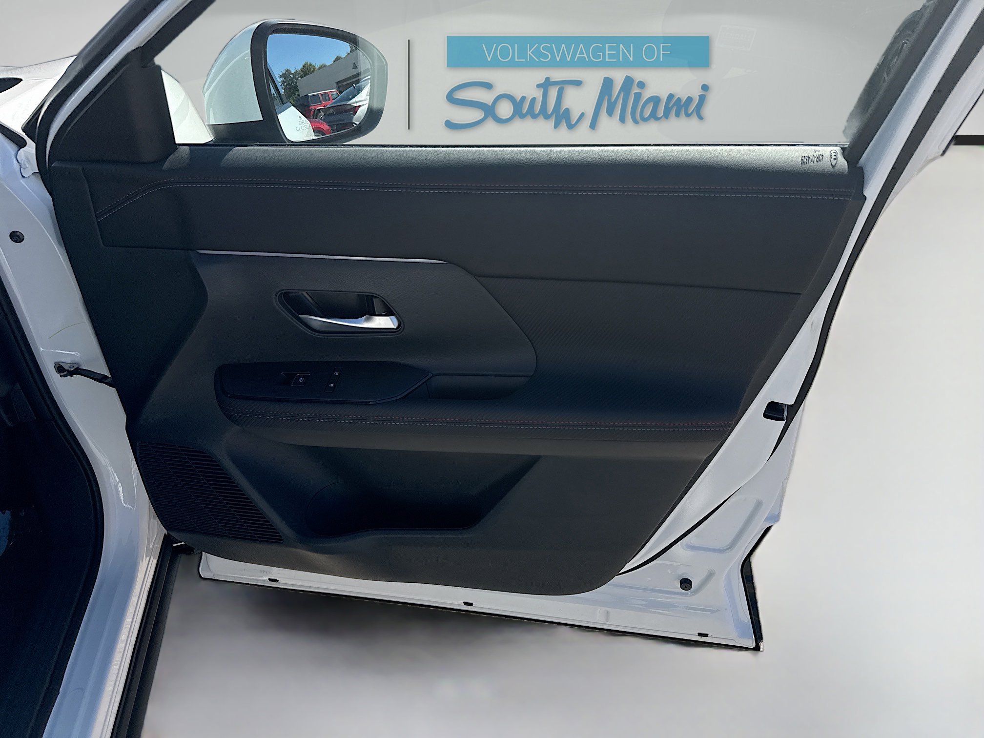 Used 2025 Aspen White Tricoat Nissan SR image 32