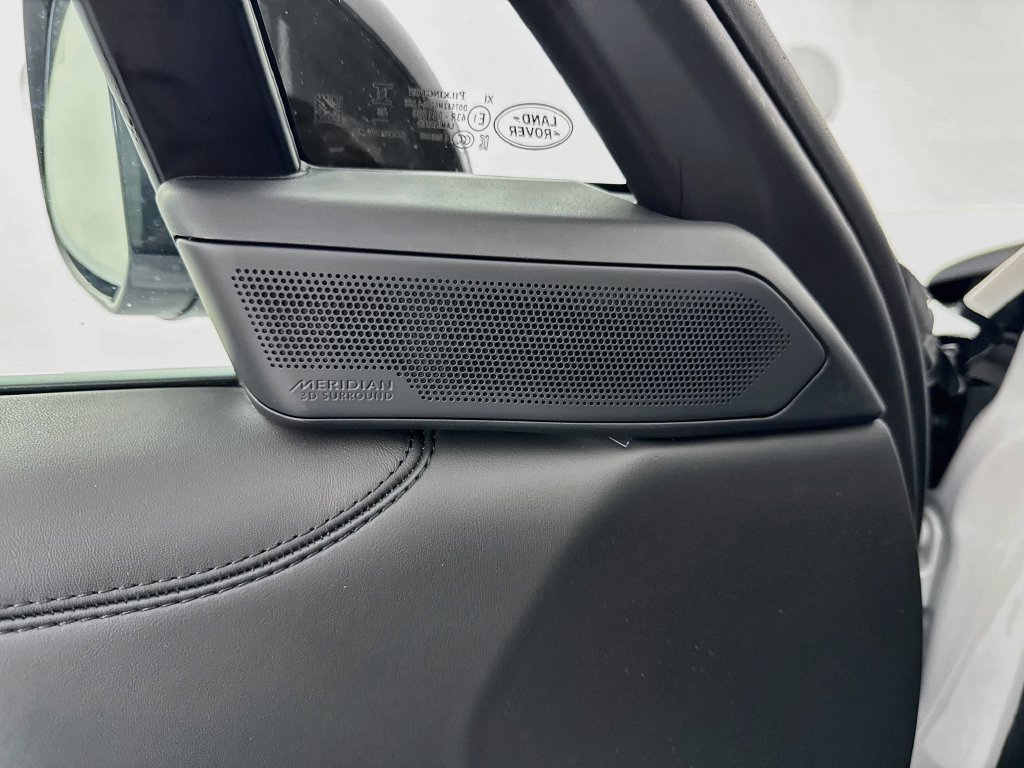 New 2027 Fuji White Land Rover SE image 19