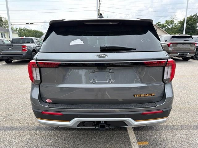 New 2026 Carbonized Gray Metallic Ford Tremor® image 4