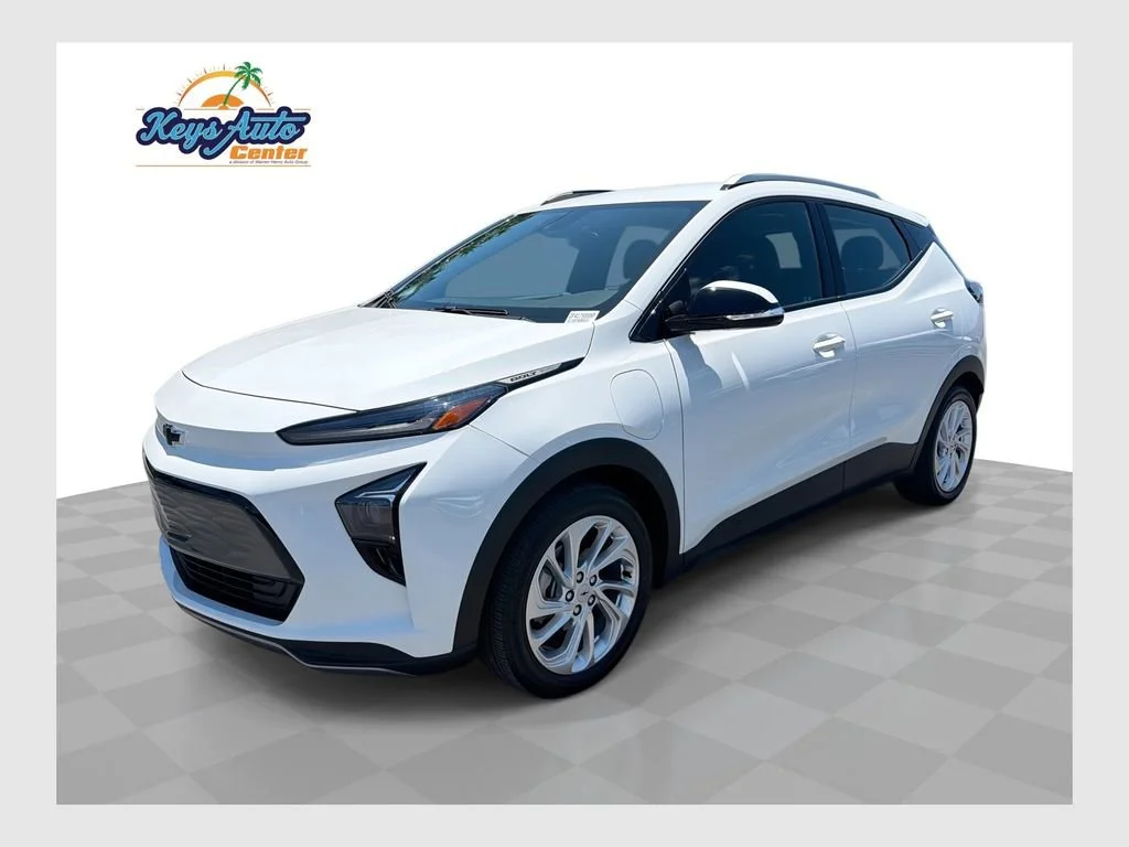 Used 2023 Summit White Chevrolet LT image 1