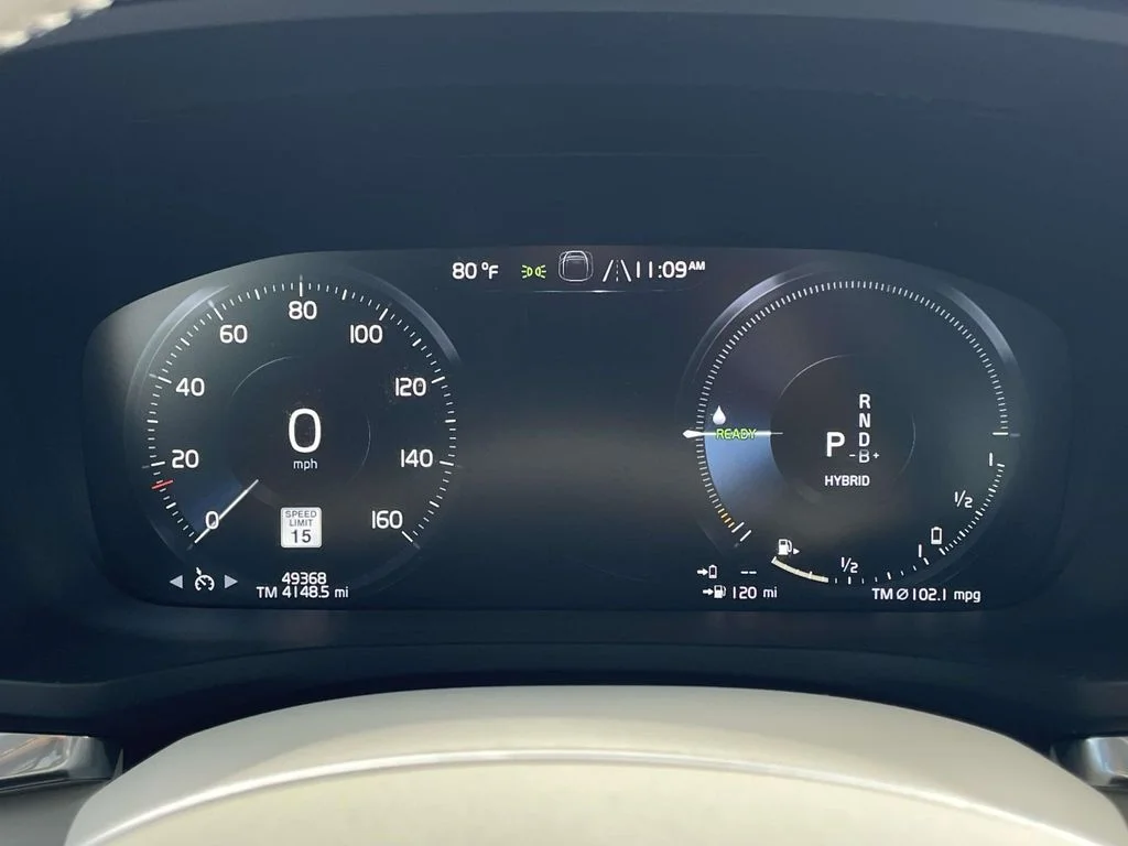 Used 2022 Thunder Grey Metallic Volvo R-Design Expression image 14