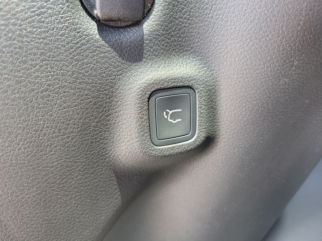 New 2026 Red Hot Pearl-Coat Exterior Paint Jeep Latitude image 9