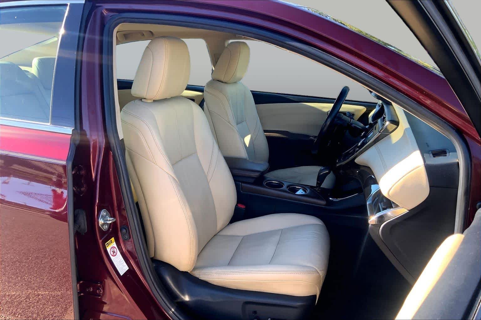 Used 2015 Ooh La La Rouge Mica Toyota XLE Touring image 14