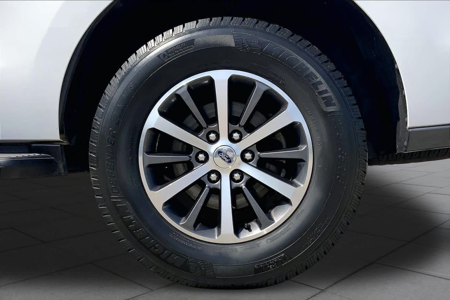Used 2019 Oxford White Ford XLT image 10