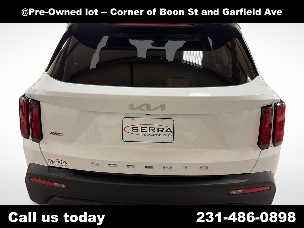 Used 2022 White Kia LX image 7