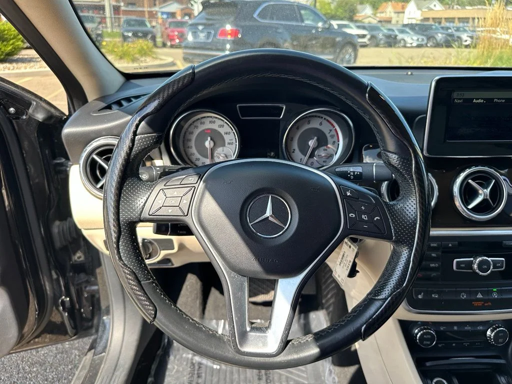 Used 2015 Black Mercedes-Benz GLA 250 image 21