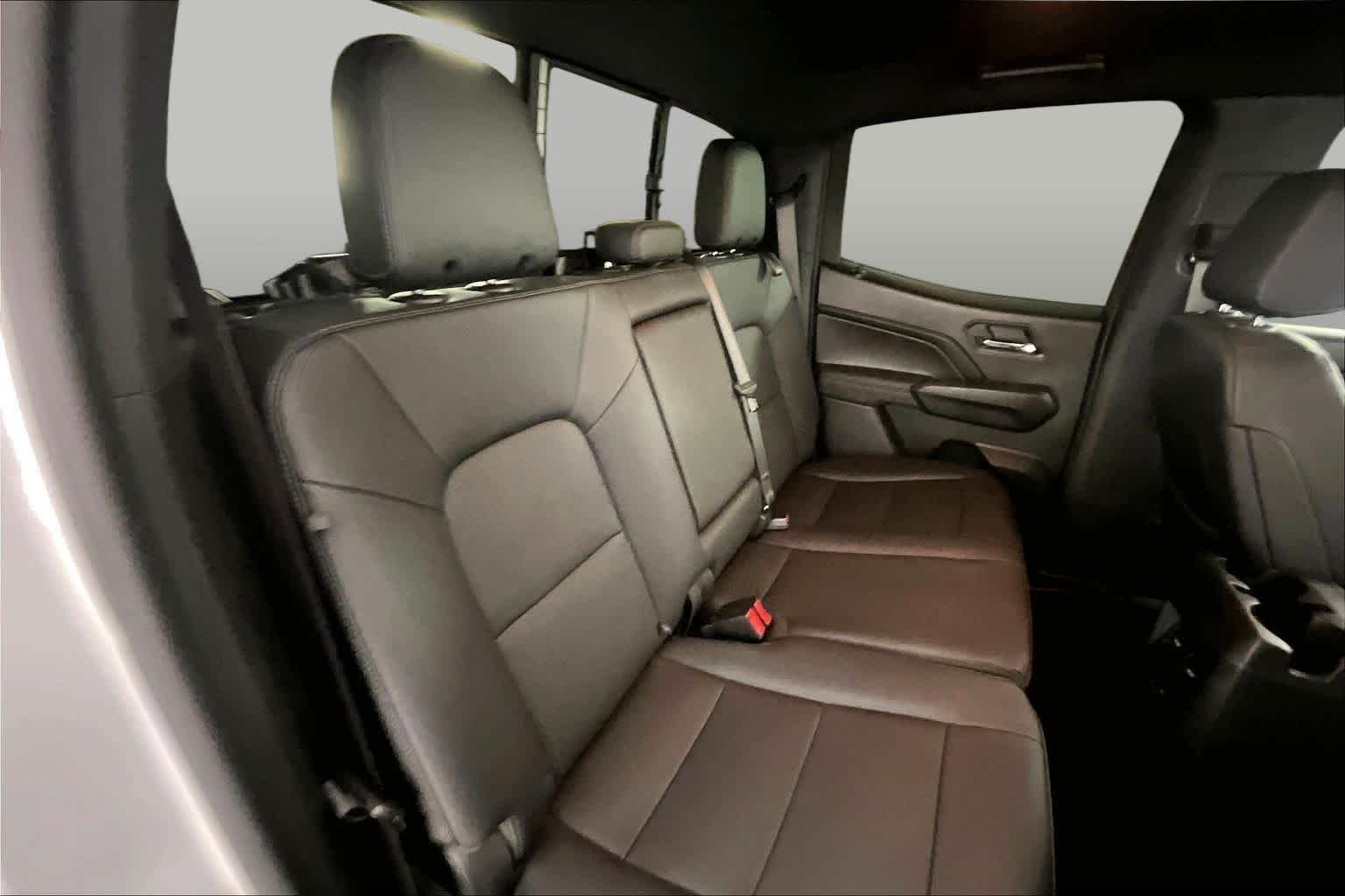 Used 2024 Summit White GMC Elevation image 19
