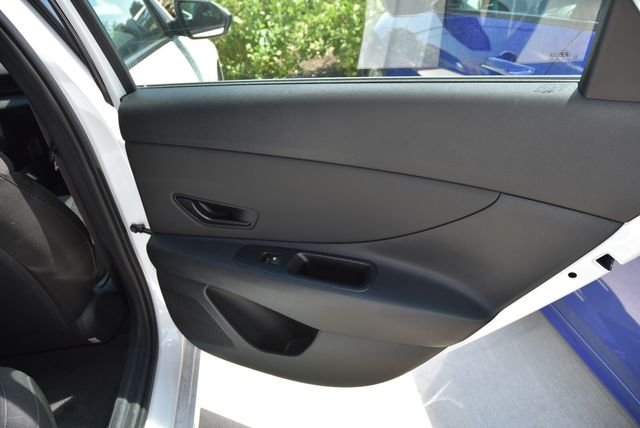 2025 Hyundai Elantra Blue - Photo 17