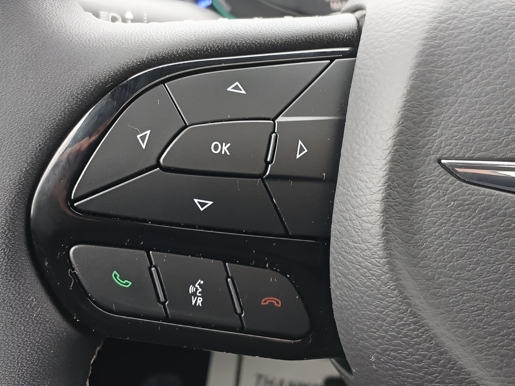 Used 2024 White Chrysler Select image 18