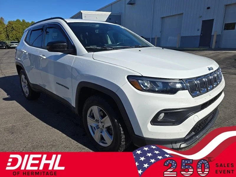 Used 2022 White Jeep Latitude image 1