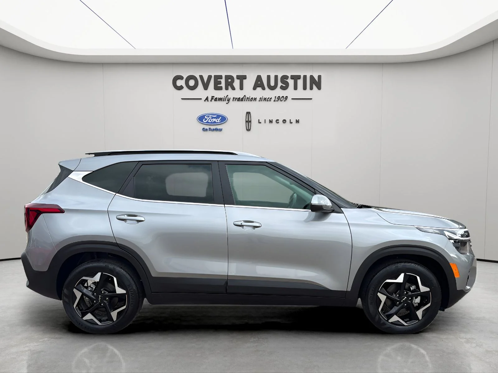 Used 2025 Gray Kia EX image 6