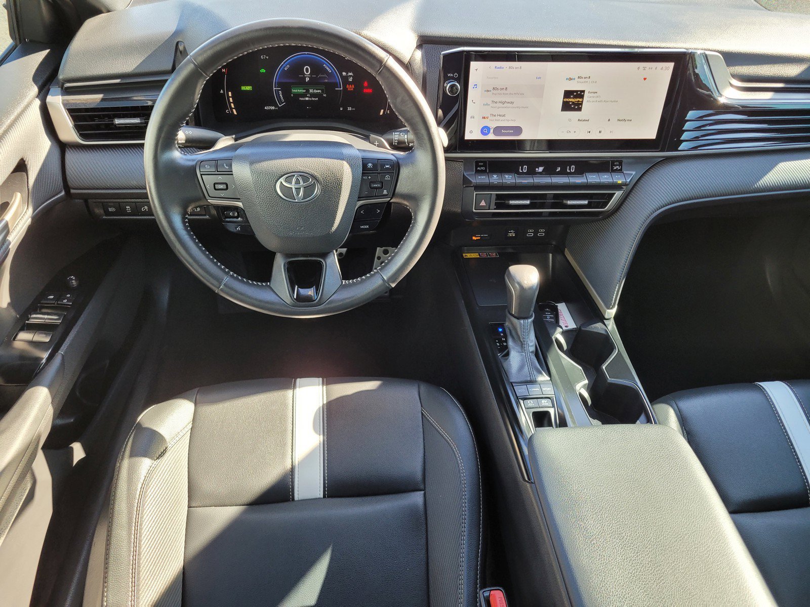 Used 2025 White Toyota  image 13