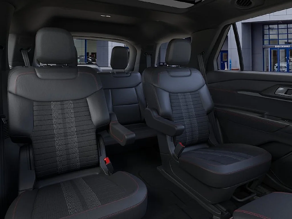 New 2026 Star White Metallic Tri-Coat Ford ST-Line image 11