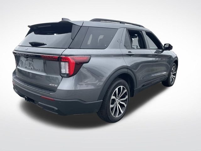 Used 2025 Carbonized Gray Metallic Ford ST-Line image 8
