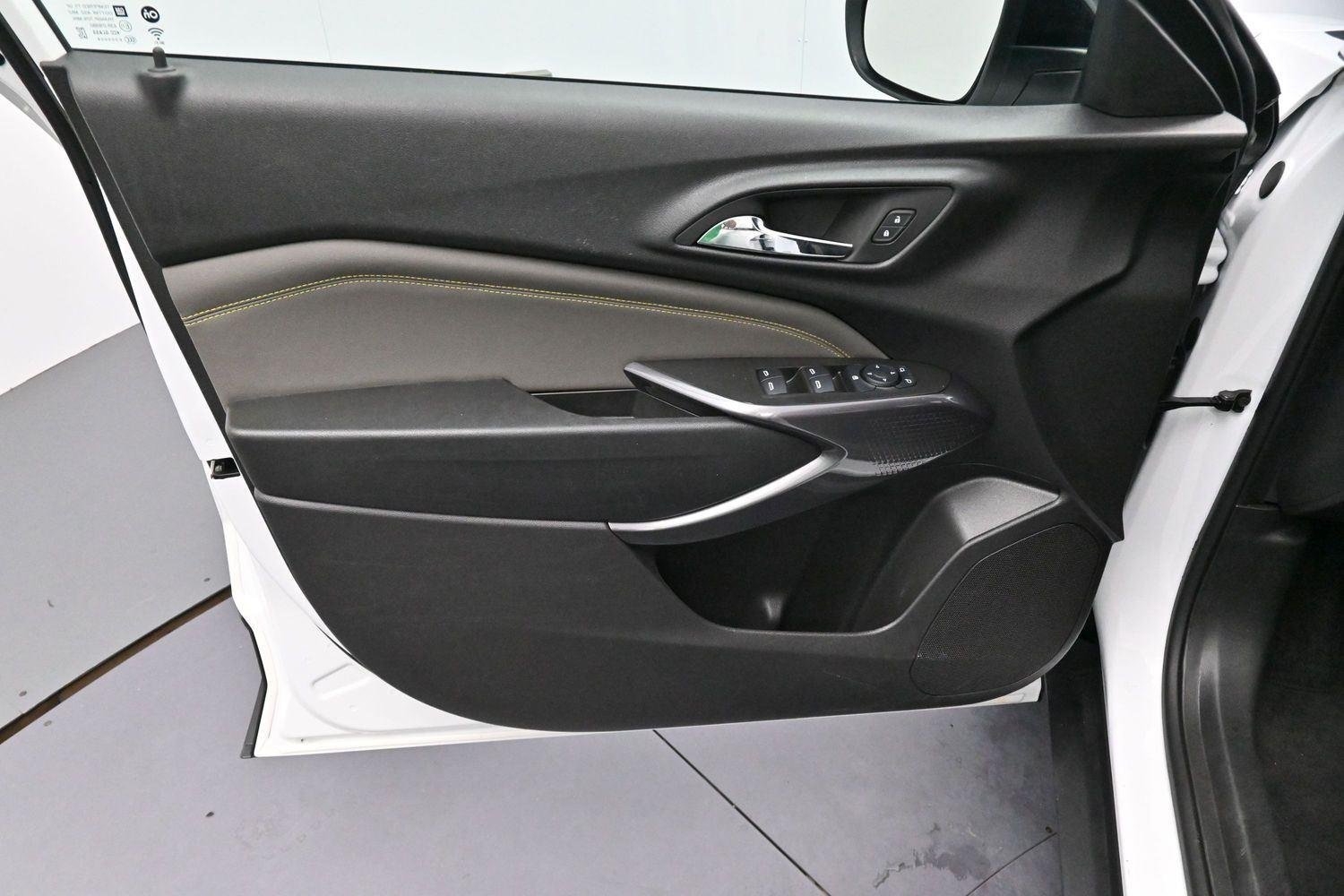 Used 2025 Summit White Chevrolet ACTIV image 10