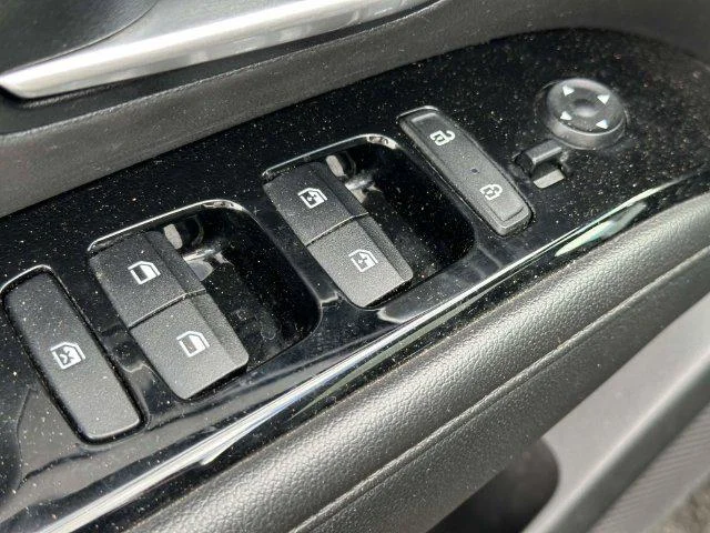 Used 2022 Phantom Black Hyundai SEL image 18