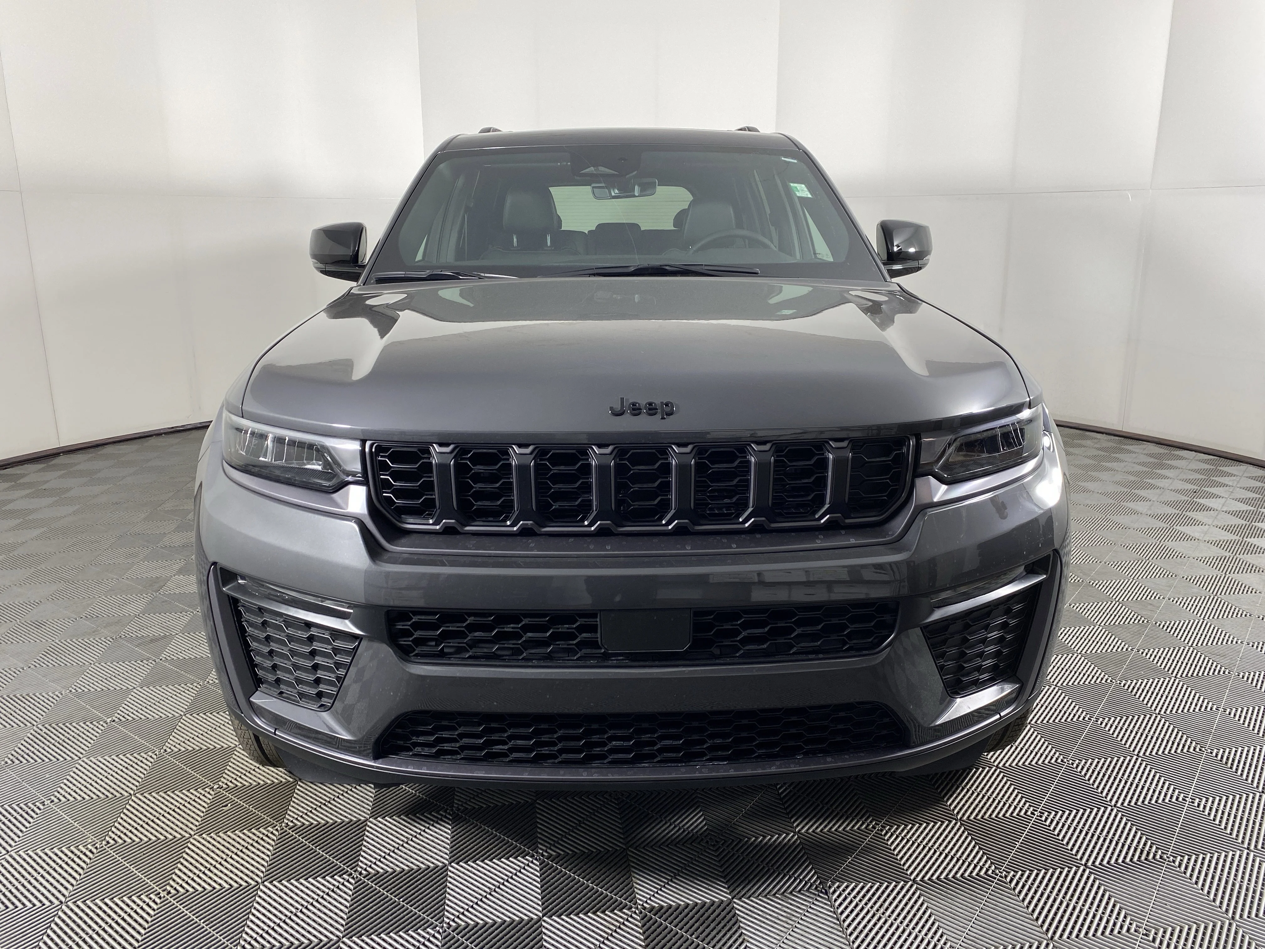 New 2026 Baltic Gray Metallic Clear-Coat Exterior Paint Jeep Limited image 12