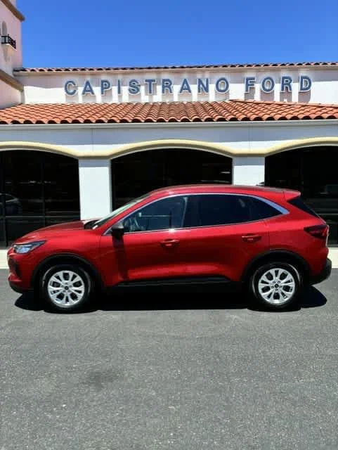 Used 2023 Red Ford Active image 3