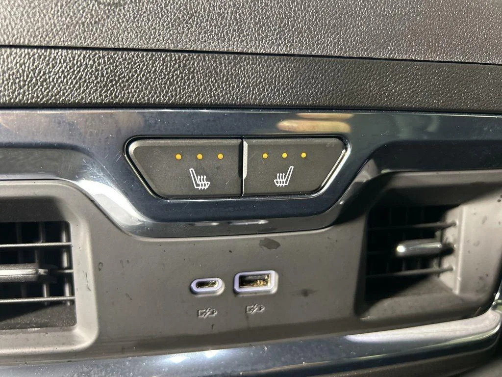 Used 2023 Titanium GMC Denali image 43