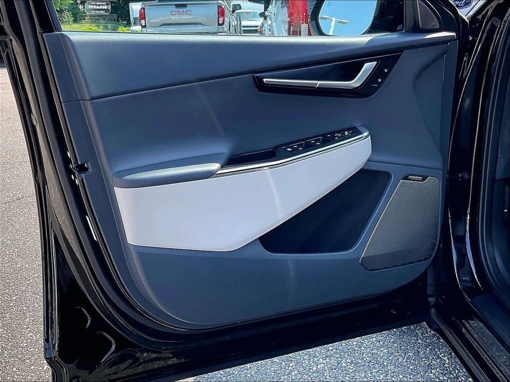 Used 2022 Black Kia Wind image 9