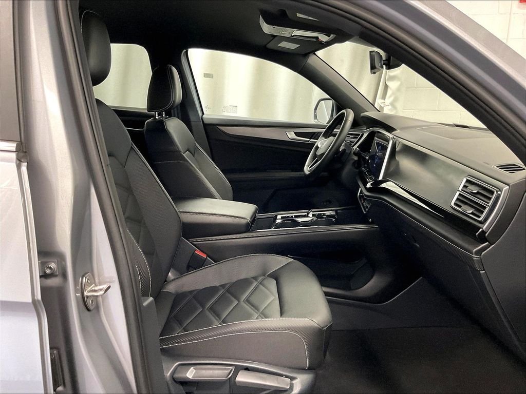 Used 2026 Silver Volkswagen 2.0T SE w/Technology image 11
