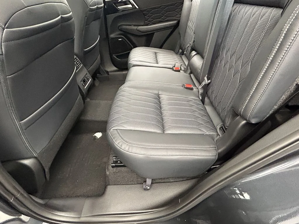 New 2026 Gray Mitsubishi SEL image 31